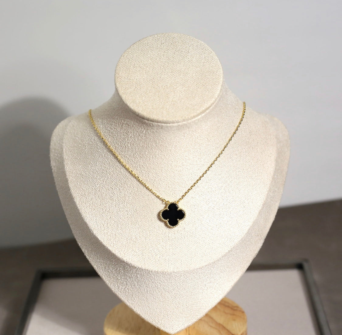 【bighugclub】CLOVER necklace Clover necklace– Lavishluxxshop